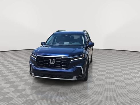 Certified 2024 Honda Pilot Touring image 3