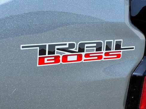Used 2024 Chevrolet Colorado Trail Boss w/ Advanced Trailering Package AWD/4WD image 13
