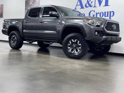 Used 2018 Toyota Tacoma TRD Off-Road w/ Technology Package AWD/4WD image 2
