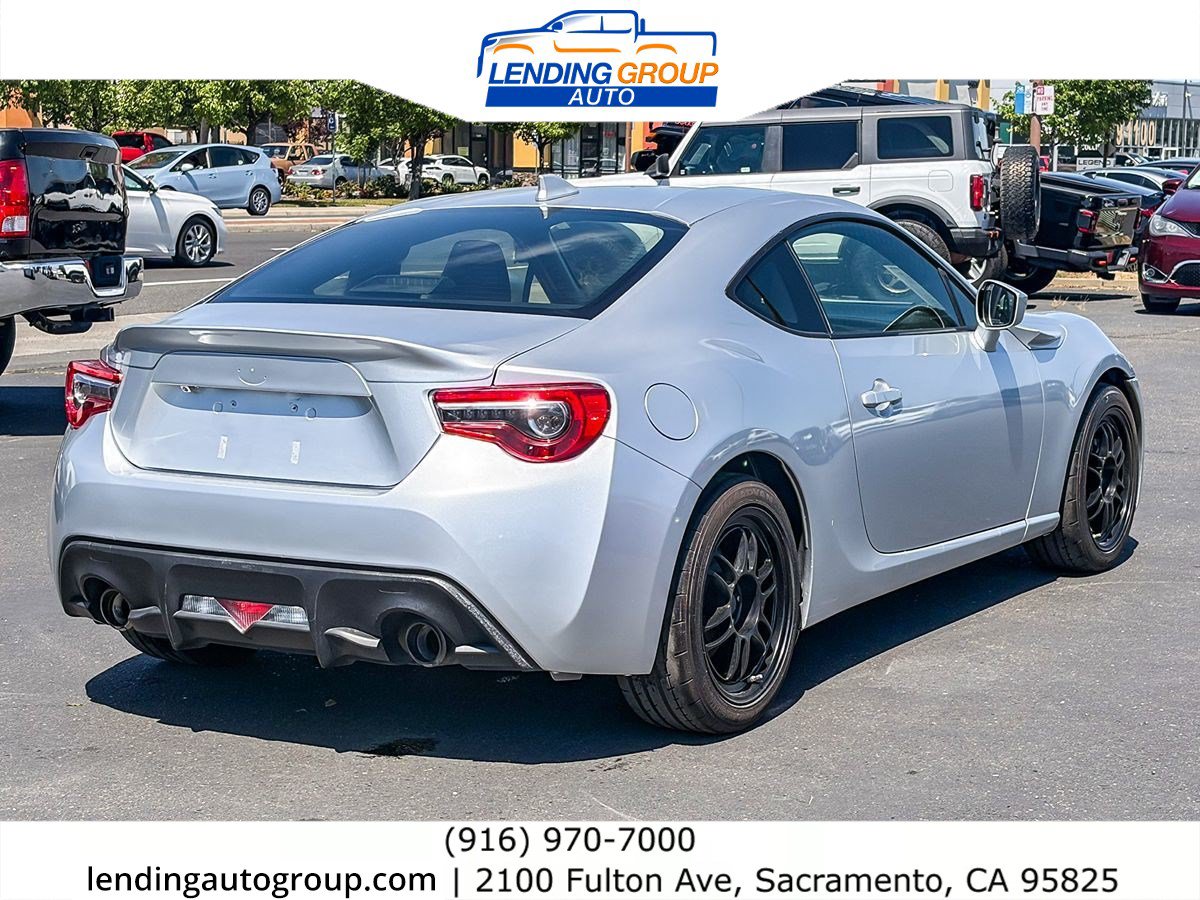 Used 2017 Toyota 86 RWD image 4