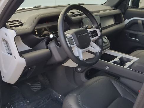 Used 2025 Land Rover Defender 110 S image 10