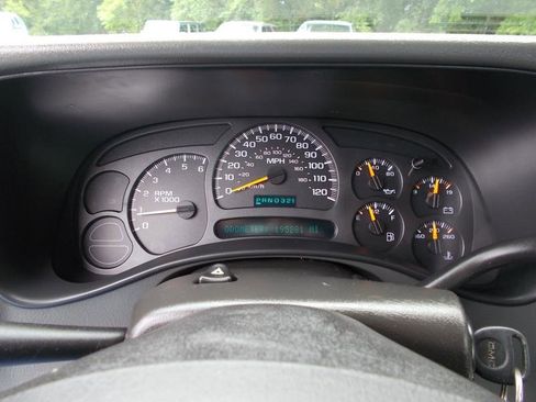 Used 2005 GMC Sierra 1500 SLE w/ Safe And Sound Package RWD image 31