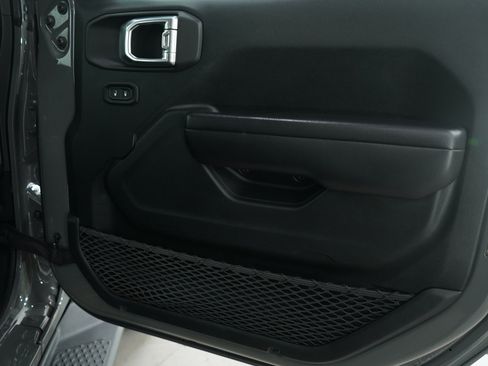 Used 2021 Jeep Gladiator Sport image 9