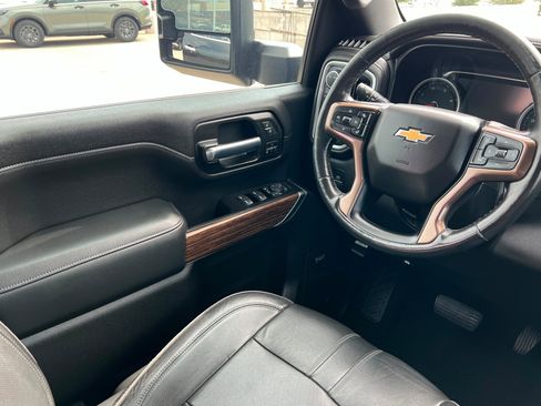 Used 2020 Chevrolet Silverado 2500 High Country w/ Z71 Off-Road Package AWD/4WD image 12