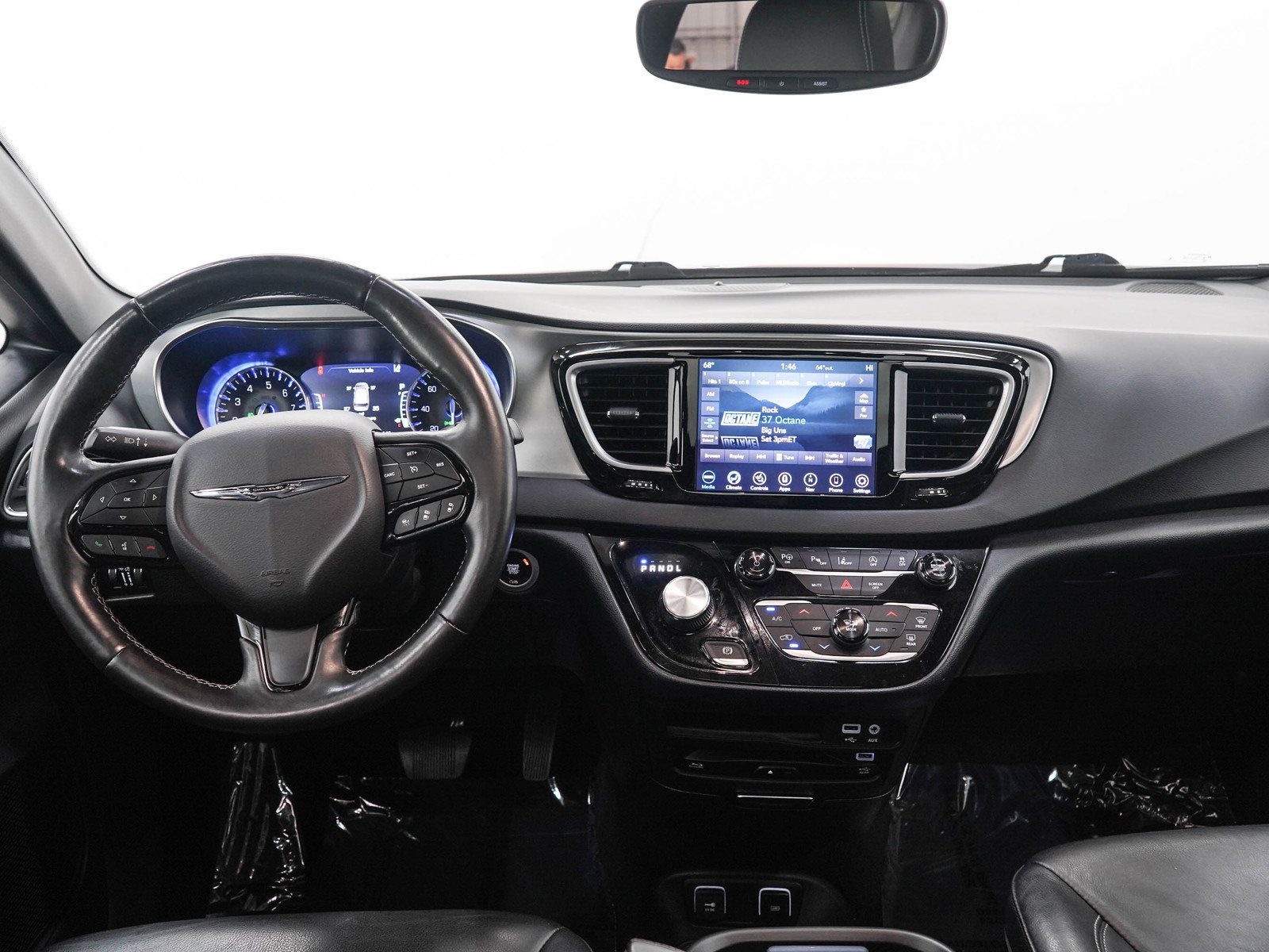 Used 2019 Chrysler Pacifica Touring-L Plus w/ Advanced Safetytec Group FWD image 18