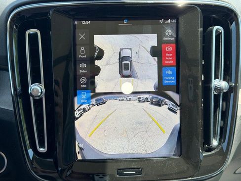 New 2026 Volvo XC40 B5 Plus w/ Climate Package AWD/4WD image 13