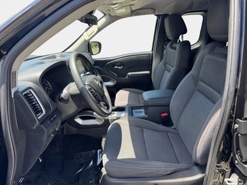 Used 2023 Nissan Frontier SV w/ Technology Package RWD image 9