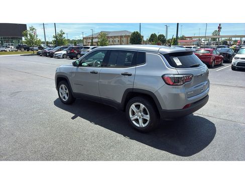 Used 2023 Jeep Compass Sport AWD/4WD image 4
