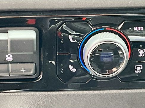 Used 2024 Chevrolet Silverado 1500 LT Trail Boss w/ Convenience Package II image 21