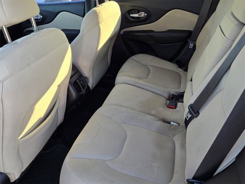 Used 2015 Jeep Cherokee Latitude image 12