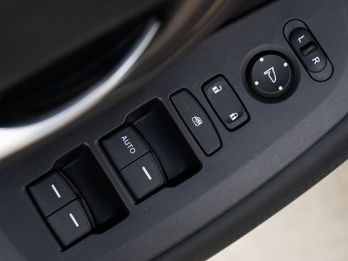 Certified 2026 Honda HR-V LX image 38