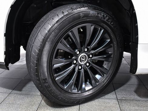 Used 2023 Lexus GX 460 Premium w/ Accessory Package AWD/4WD image 7