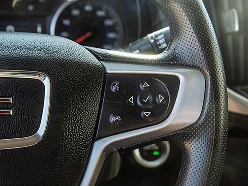 Used 2024 GMC Terrain SLE image 10