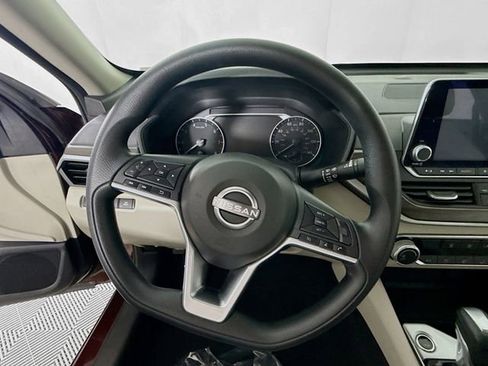 Used 2024 Nissan Altima 2.5 SV image 10