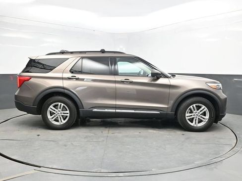 Used 2021 Ford Explorer XLT AWD/4WD image 8