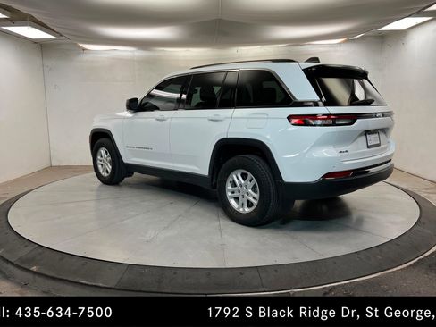 Used 2023 Jeep Grand Cherokee Laredo w/ Luxury Tech Group I image 3