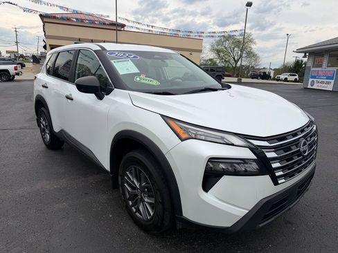Used 2024 Nissan Rogue S AWD/4WD image 3