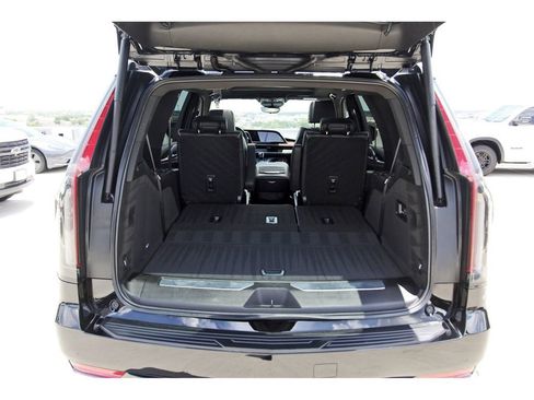 Used 2023 Cadillac Escalade Premium Luxury RWD image 31