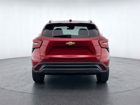 Used 2025 Chevrolet Trax LT w/ LT Convenience Package FWD image 7