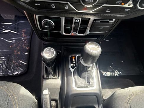 Used 2025 Jeep Wrangler Unlimited Sport AWD/4WD image 17