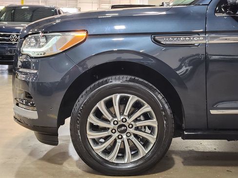 Used 2024 Lincoln Navigator Premiere AWD/4WD image 5