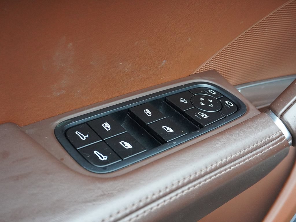 Used 2022 Porsche Cayenne Turbo AWD/4WD image 49