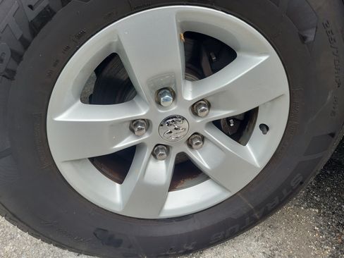 Used 2017 RAM 1500 Express RWD image 5