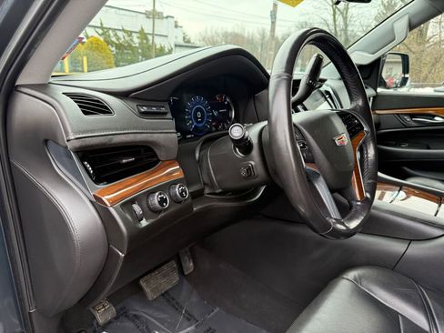 Used 2020 Cadillac Escalade Luxury image 11