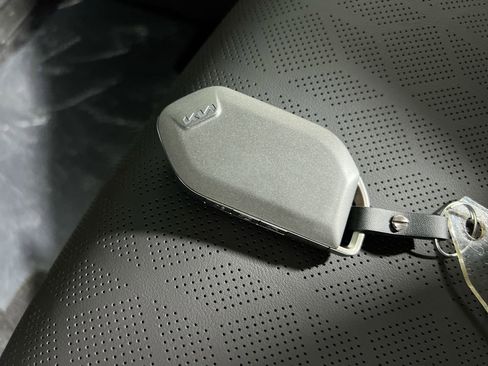 New 2026 Kia Carnival EX image 36