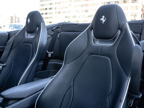 Certified 2020 Ferrari Portofino image 24