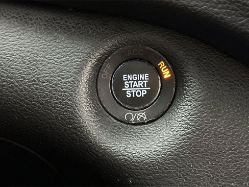 Used 2019 Jeep Cherokee Latitude Plus w/ Cold Weather Group image 25