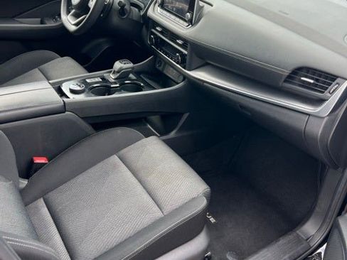 Used 2024 Nissan Rogue SV image 13