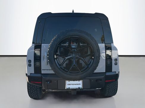 New 2026 Land Rover Defender 110 X-Dynamic SE image 4