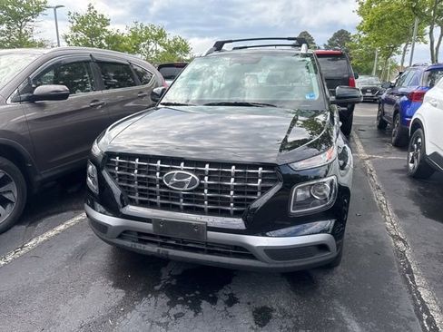 Used 2025 Hyundai Venue SEL FWD image 4