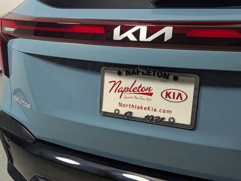 Used 2025 Kia Seltos EX FWD image 8