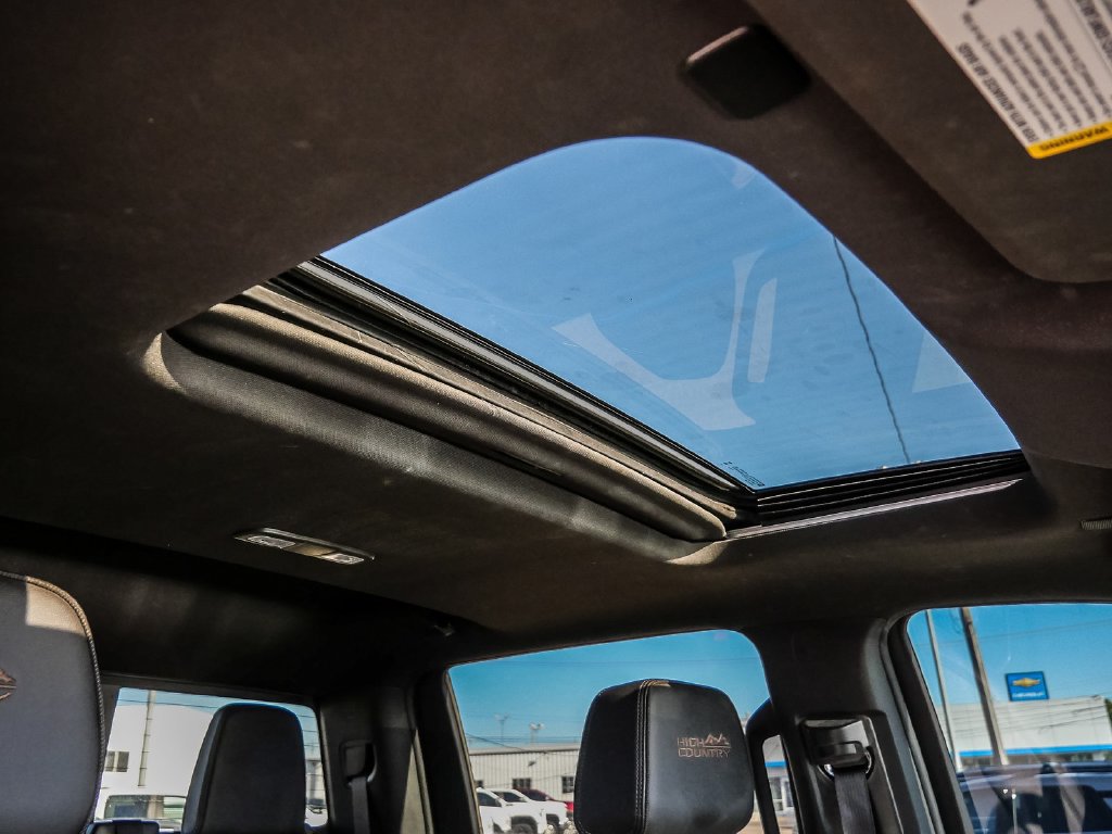 Used 2024 Chevrolet Silverado 3500 High Country w/ Technology Package AWD/4WD image 22