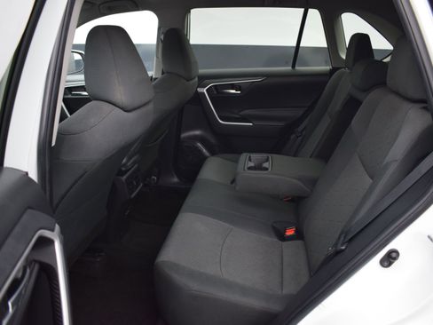 Used 2022 Toyota RAV4 XLE FWD image 12