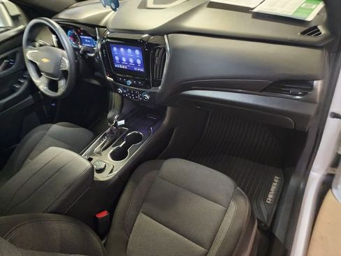 Used 2023 Chevrolet Traverse LT image 19