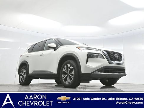 Used 2023 Nissan Rogue SV FWD image 2