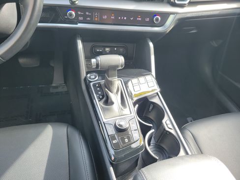Used 2025 Kia Sportage EX w/ Premium Package FWD image 20