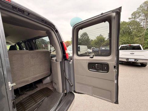 Used 2017 GMC Savana 2500 LT w/ LT Preferred Equipment Group RWD image 13