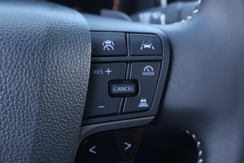 Used 2025 Toyota Camry SE w/ Convenience Package FWD image 19