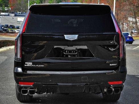 Used 2024 Cadillac Escalade ESV V AWD/4WD image 8