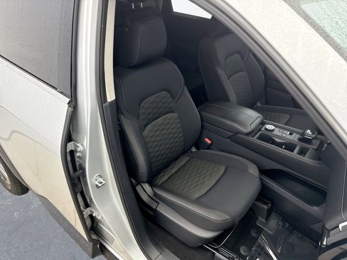 Used 2024 Nissan Pathfinder S image 16