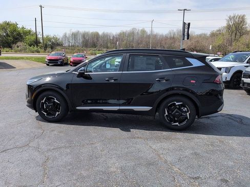 New 2026 Kia Sportage EX FWD image 4