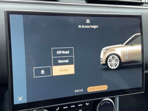 Used 2023 Land Rover Range Rover SE image 25