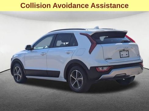 Used 2023 Kia Niro EX FWD image 7