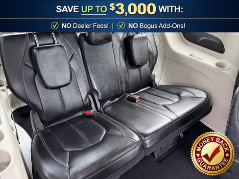 Used 2024 Chrysler Pacifica Touring-L image 23