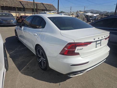 Used 2019 Volvo S60 T5 R-Design image 5