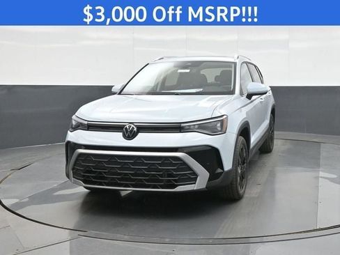 New 2026 Volkswagen Taos SE image 2